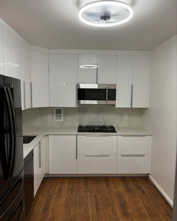 Renovated kitchen with quartz countertops in San Gabriel